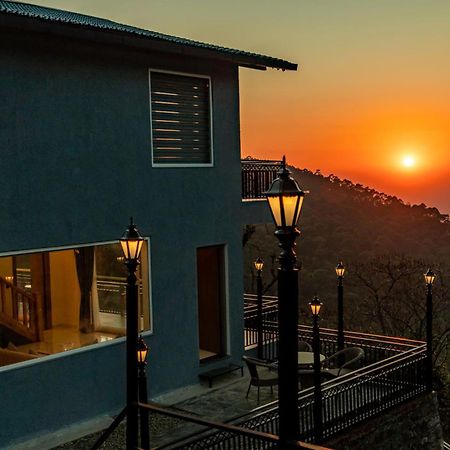 Stayvista At Sunset Springs With Pool & Views Найнітал Екстер'єр фото