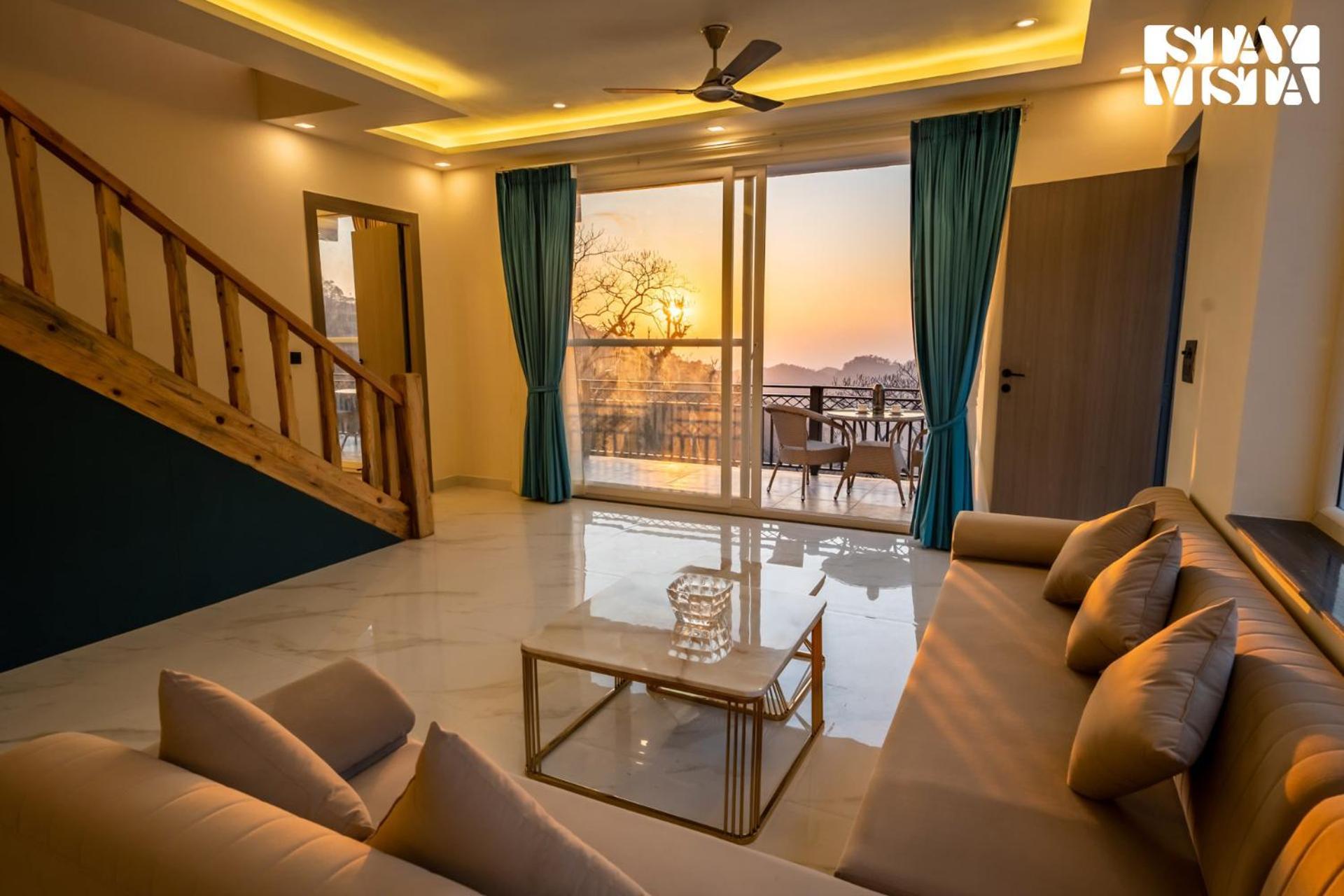 Stayvista At Sunset Springs With Pool & Views Найнітал Екстер'єр фото