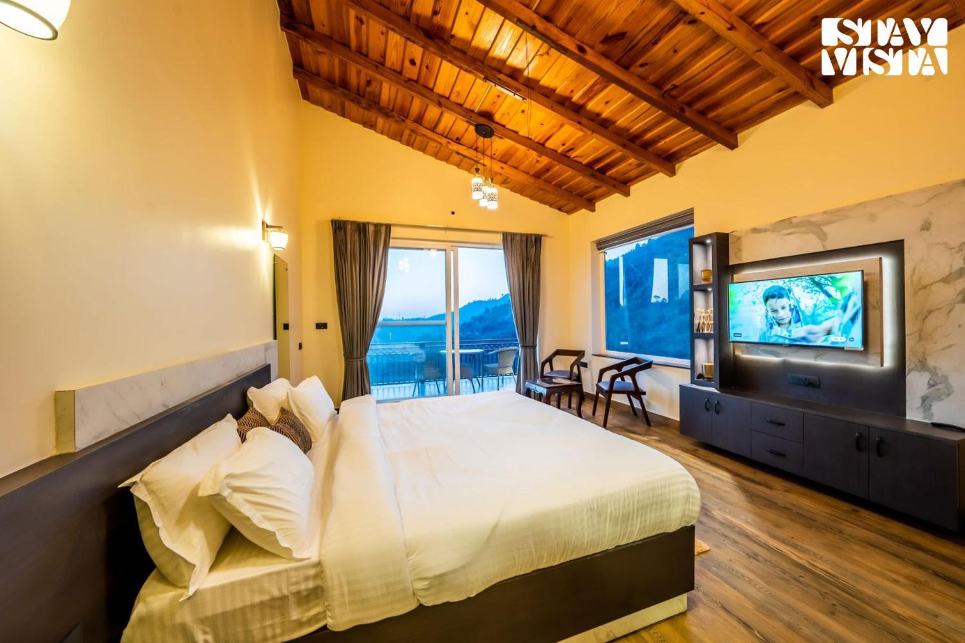 Stayvista At Sunset Springs With Pool & Views Найнітал Екстер'єр фото